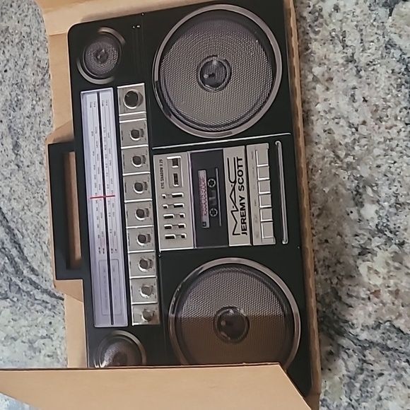 Jeremy Scott MAC Pallet, Discontinued & Sold Out, New in Box - Picture 3 of 15